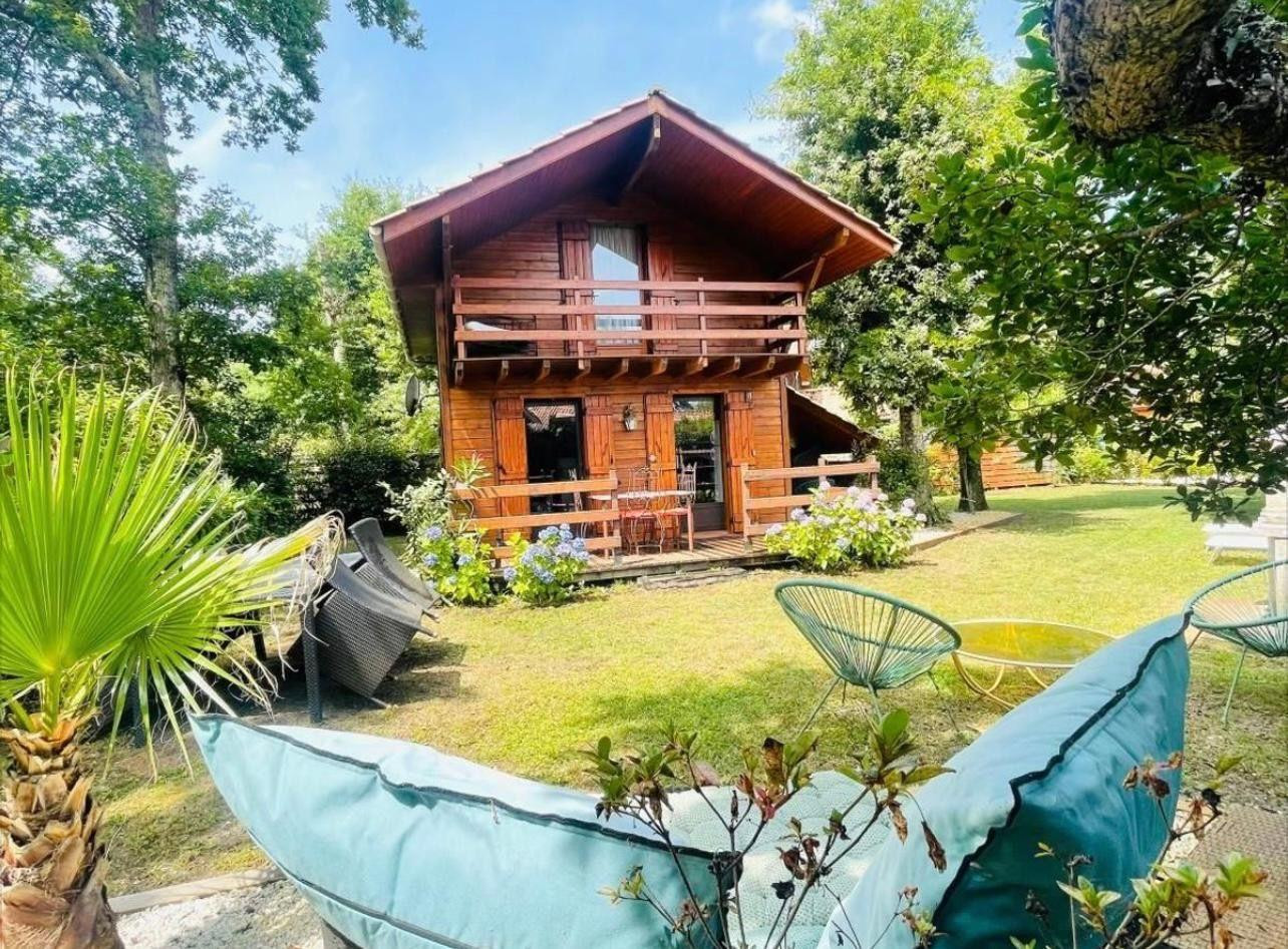 
                                                Location
                                                 Chalet au calme avec piscine dans domaine