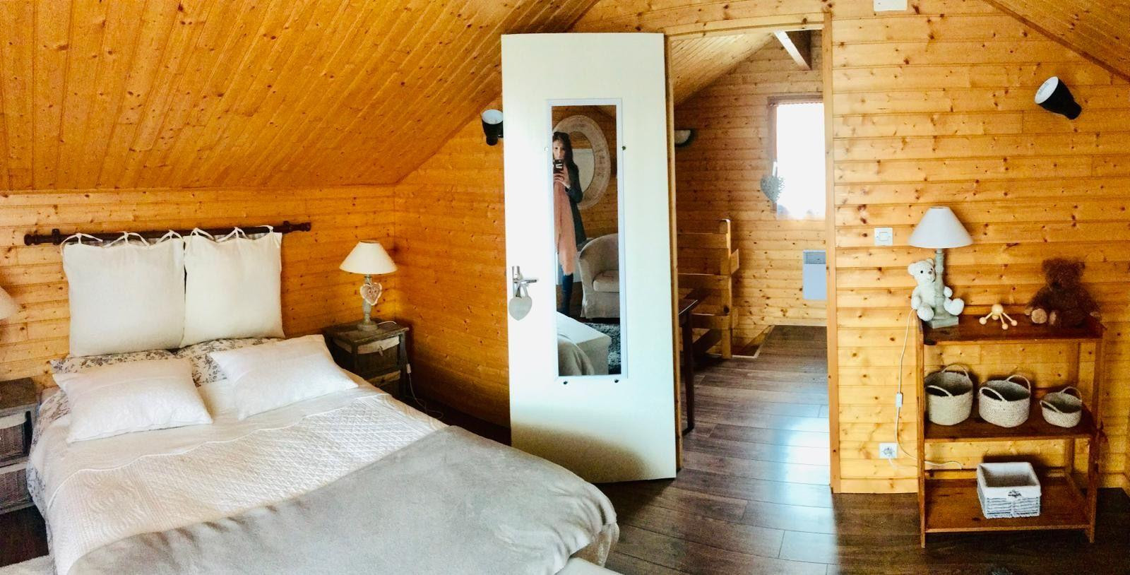 
                                                Location
                                                 Chalet au calme avec piscine dans domaine