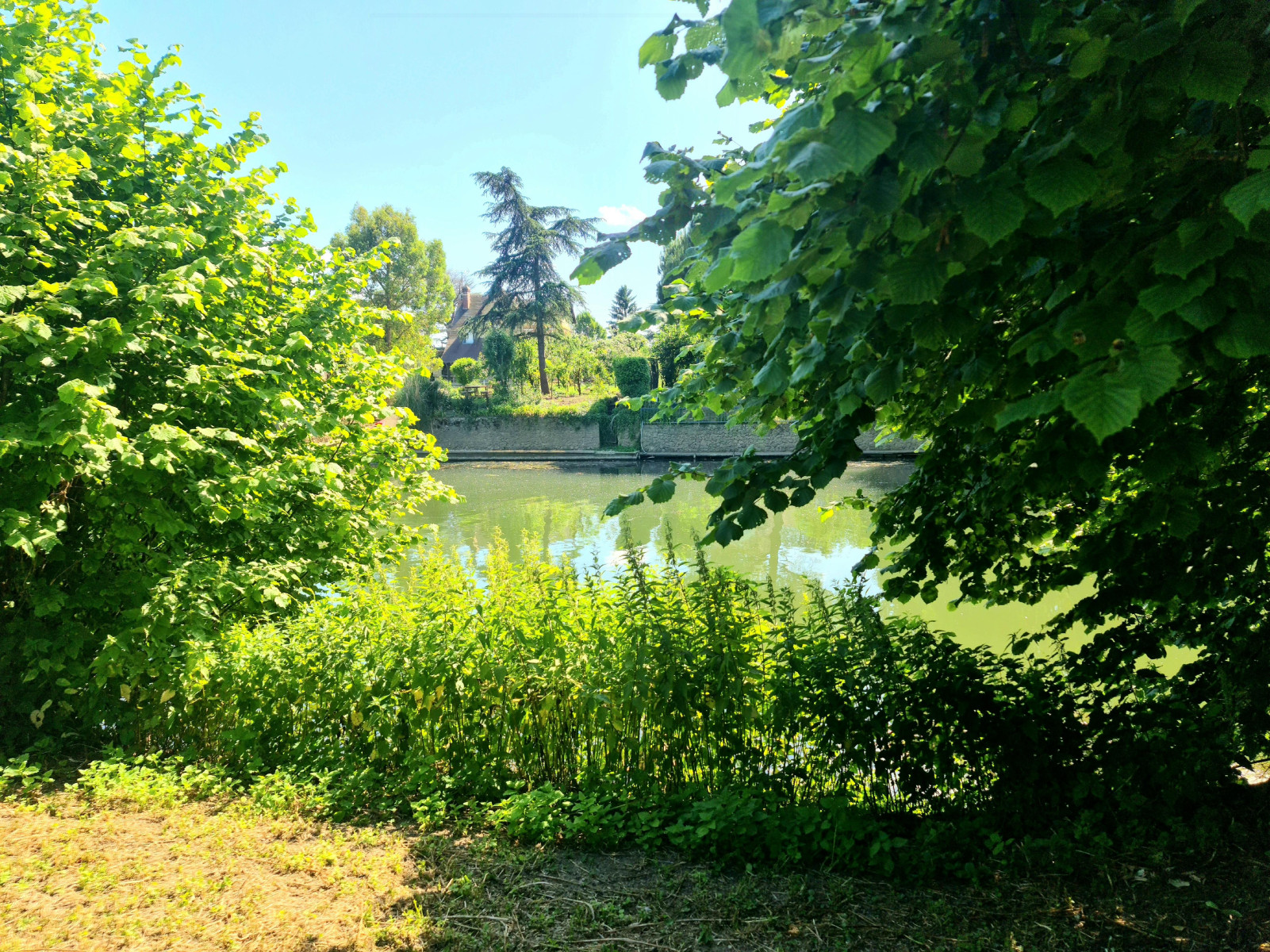 
                                                Vente
                                                 Chalet bords de Seine, vue d'exception, à rénover
