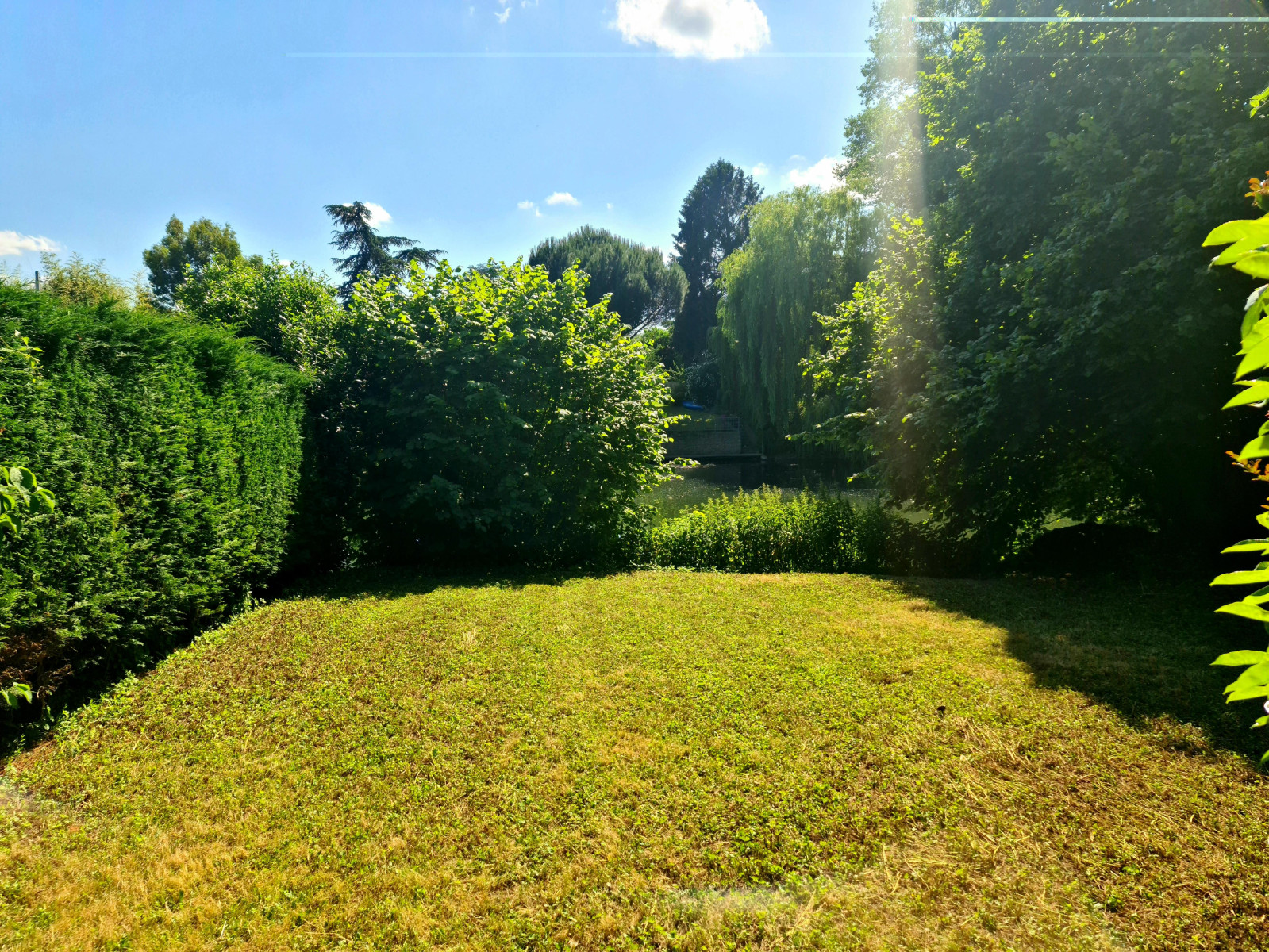 
                                                Vente
                                                 Chalet bords de Seine, vue d'exception, à rénover