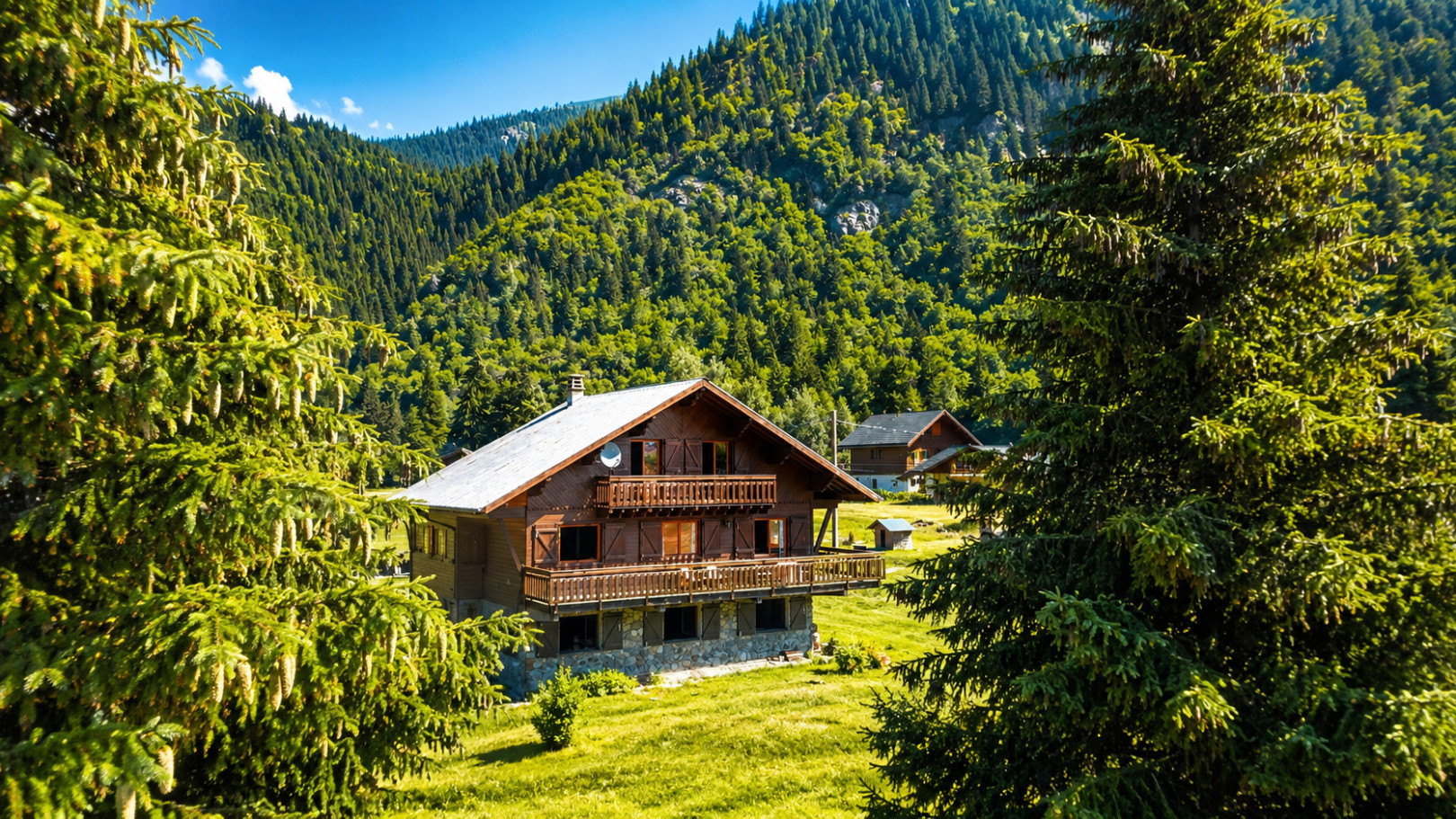 
                                                Vente
                                                 CHALET D'EXCEPTION à la Morte– 190 m²  Vue panoramique – Studio indépendant – Alpe du Grand Serre