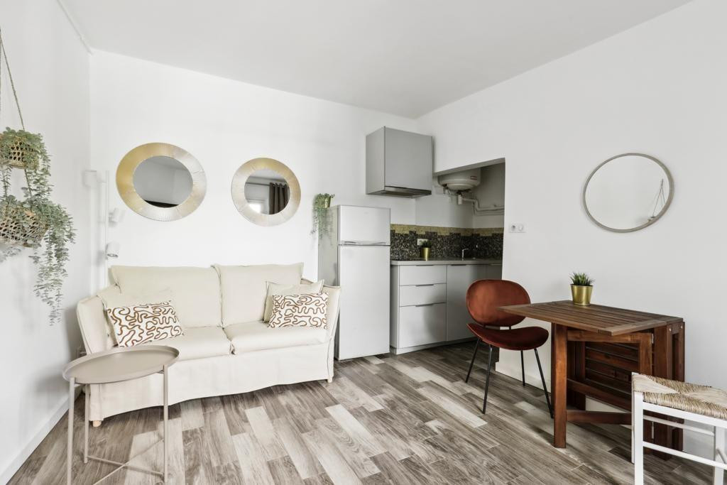 
                                                Location
                                                 Chaleureux 2P meublé Ligne1