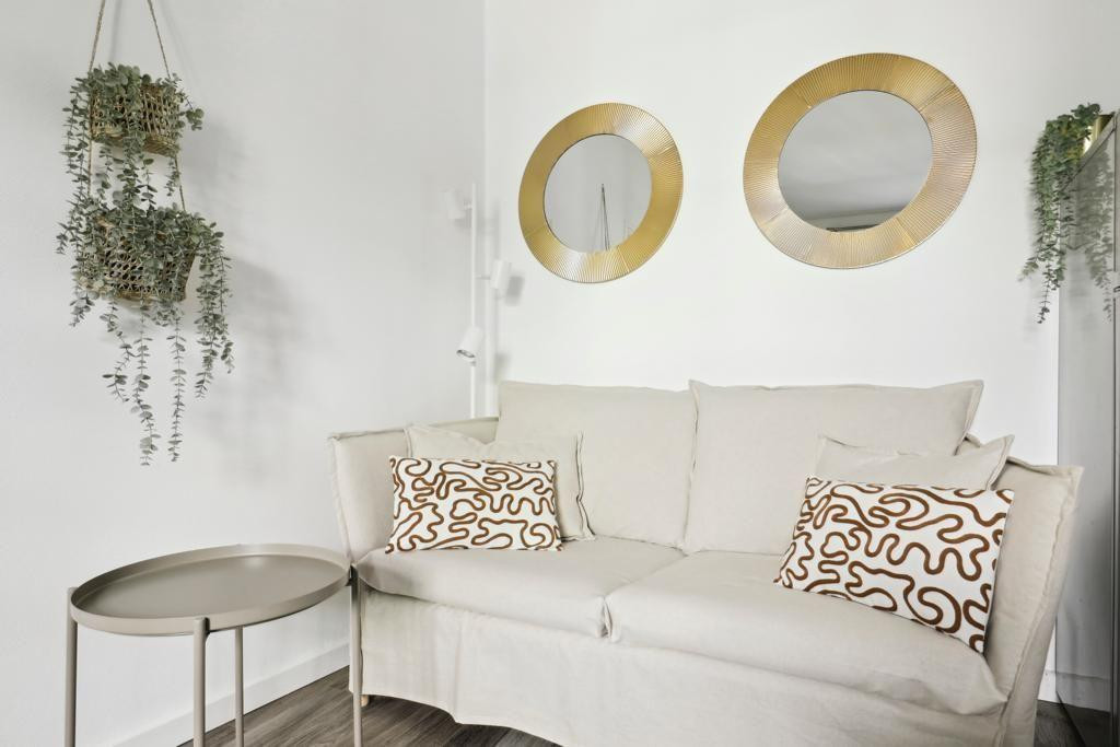 
                                                Location
                                                 Chaleureux 2P meublé Ligne1