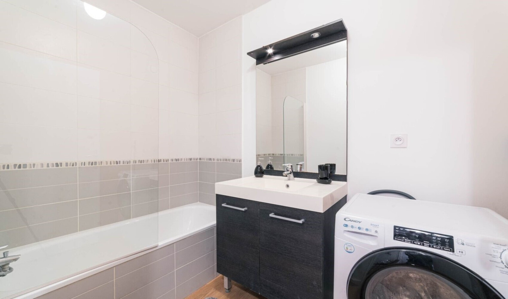
                                                Colocation
                                                 Chambre 1 -  3 chambres disponibles en colocation
