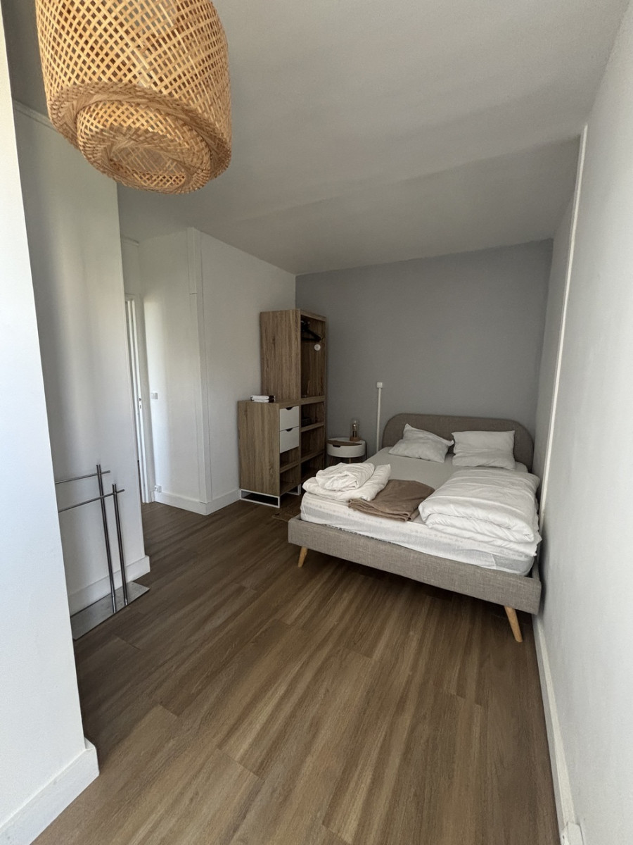 
                                                Colocation
                                                 Chambre 1 - Appartement 5 pièces