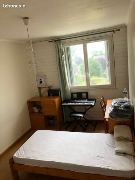 
                                                Colocation
                                                 Chambre 10 mn à pied du RER A