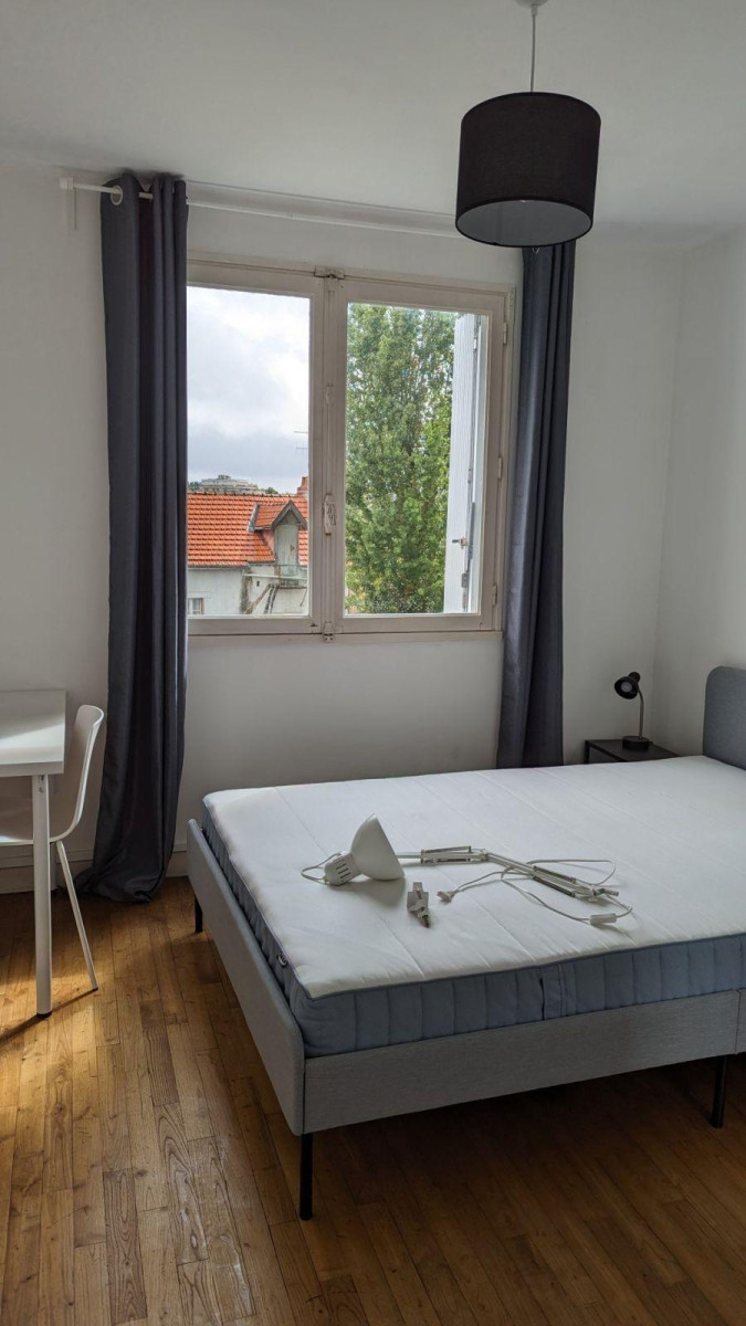 
                                                Colocation
                                                 Chambre 11m² dispo dans coloc T4 spacieuse 65m²