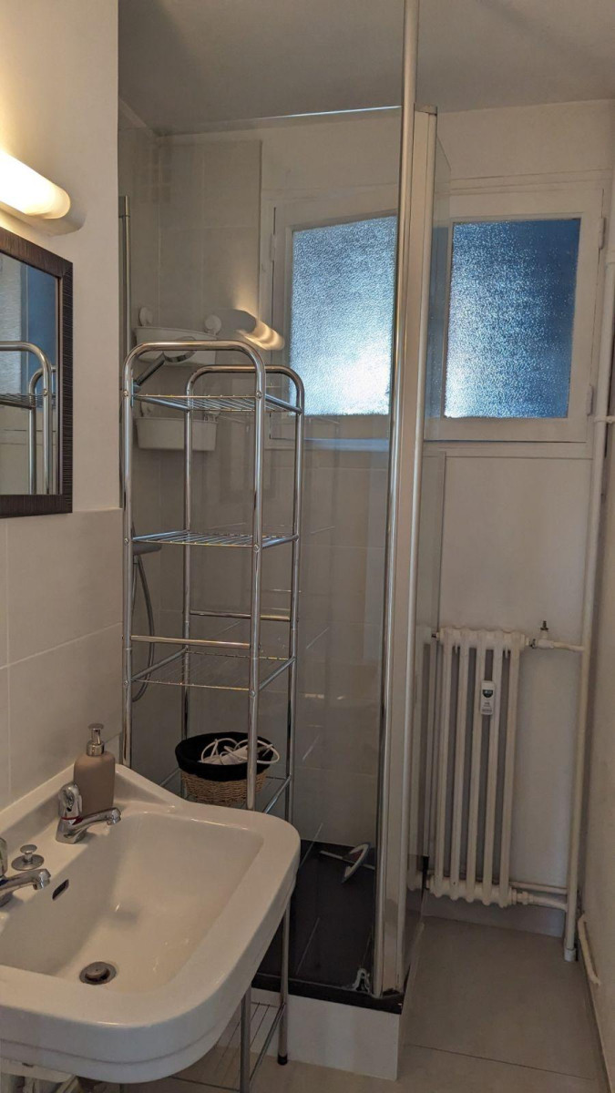 
                                                Colocation
                                                 Chambre 11m² dispo dans coloc T4 spacieuse 65m²
