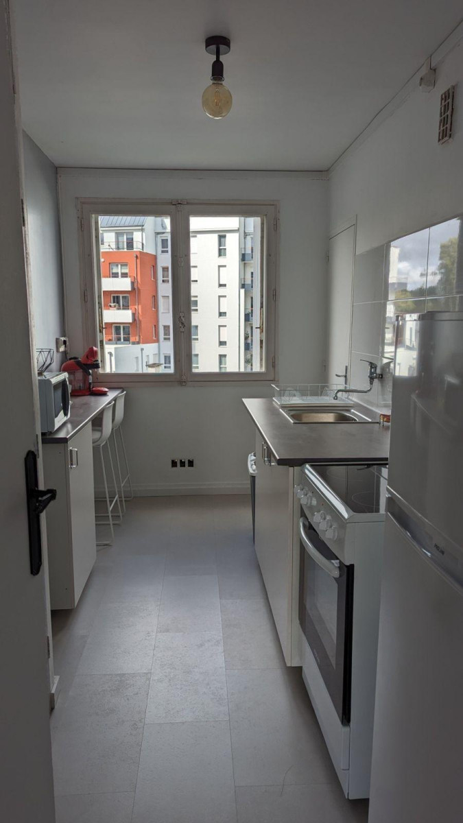 
                                                Colocation
                                                 Chambre 11m² dispo dans coloc T4 spacieuse 65m²