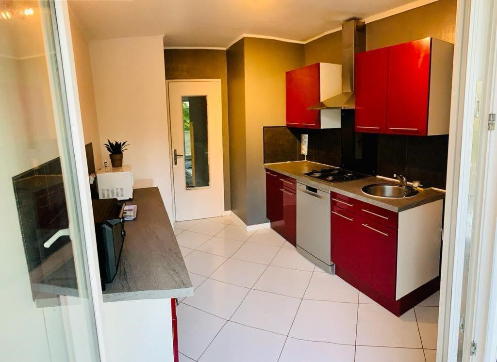
                                                Colocation
                                                 Chambre 12m² avec balcon dans bel appartement