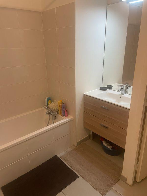 
                                                Location
                                                 Chambre 12m² chez l'habitant dans appart 70m²