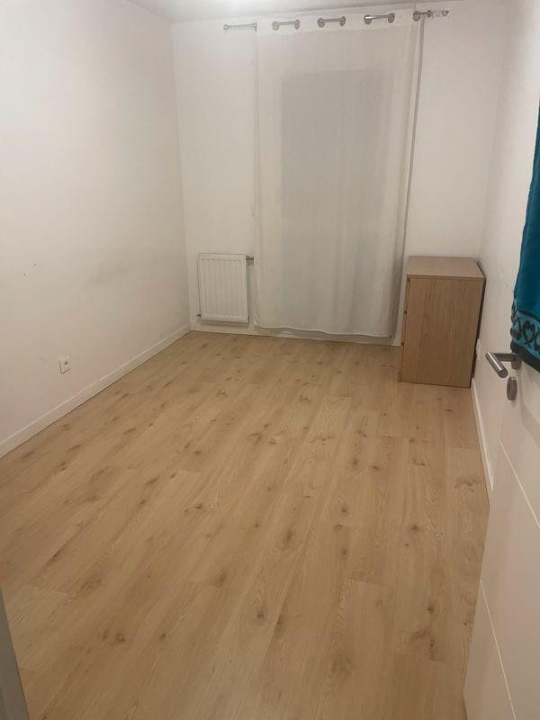 
                                                Location
                                                 Chambre 12m² chez l'habitant dans appart 70m²