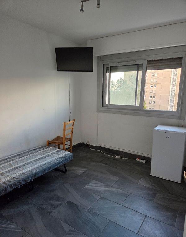 
                                                Colocation
                                                 Chambre 12m2 dans grande coloc