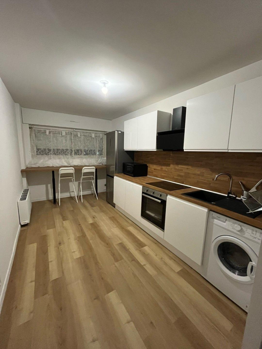 
                                                Colocation
                                                 Chambre 13m² dispo dans bel appartement meublé