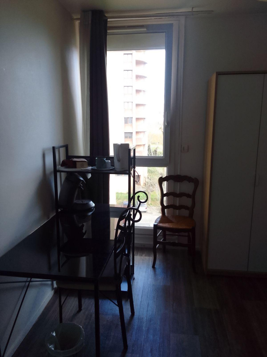 
                                                Colocation
                                                 Chambre 14 m2 en colocation dans un F5 proche RERA