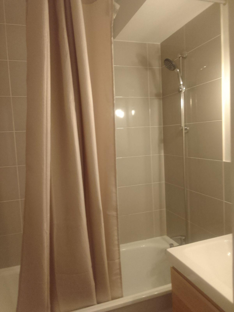 
                                                Colocation
                                                 Chambre 14 m2 en colocation dans un F5 proche RERA