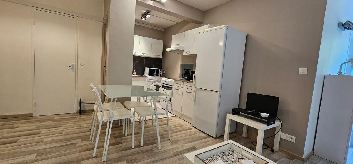 
                                                Colocation
                                                 Chambre 14m² meublée dans coloc 76m²