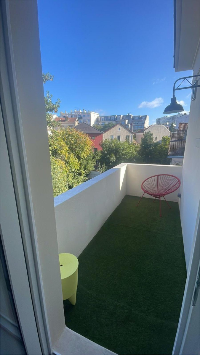 
                                                Colocation
                                                 Chambre 14m2 + balcon
 villa Art Déco 300m2
