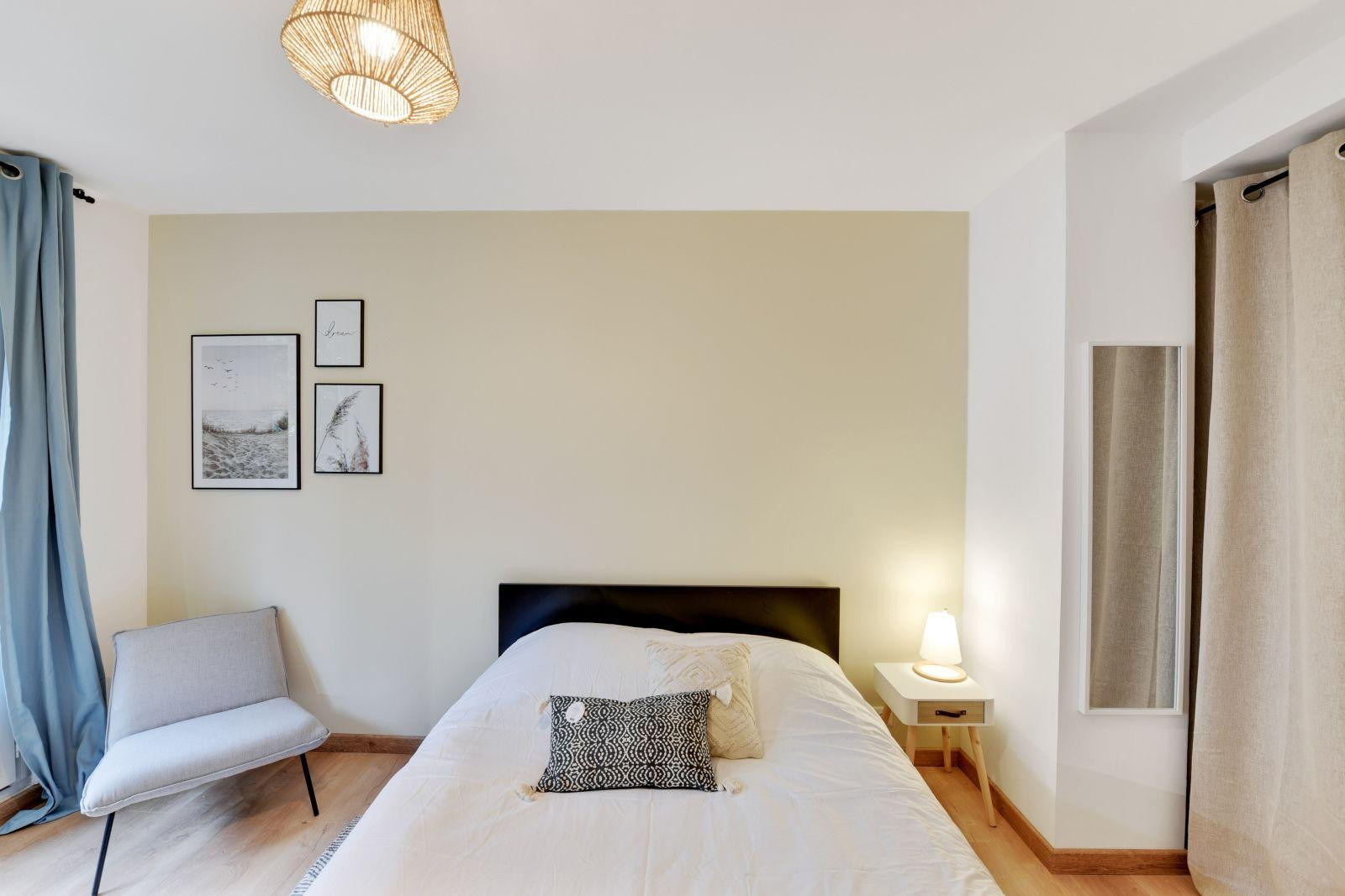 
                                                Location
                                                 Chambre 14m2 calme avec balcon