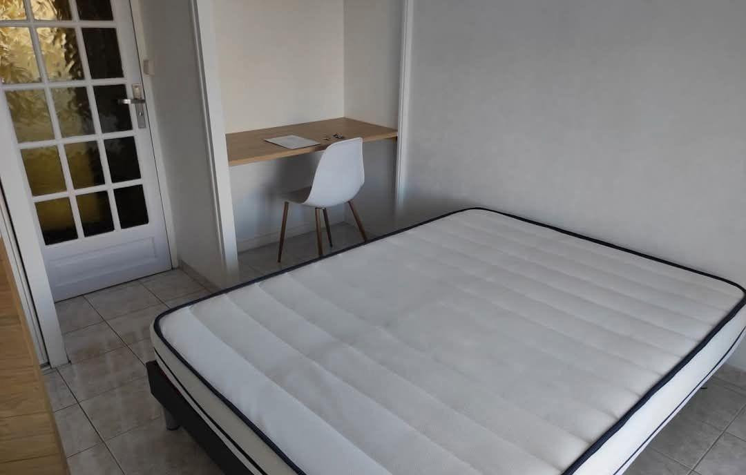 
                                                Location
                                                 Chambre 16m2 dans coloc 130m²