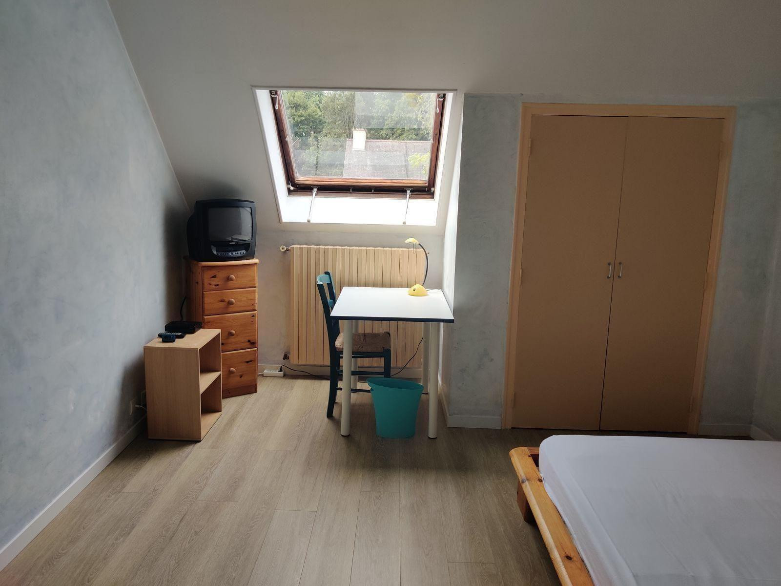 
                                                Colocation
                                                 Chambre à l'étage d'une maison jouxtant le parc