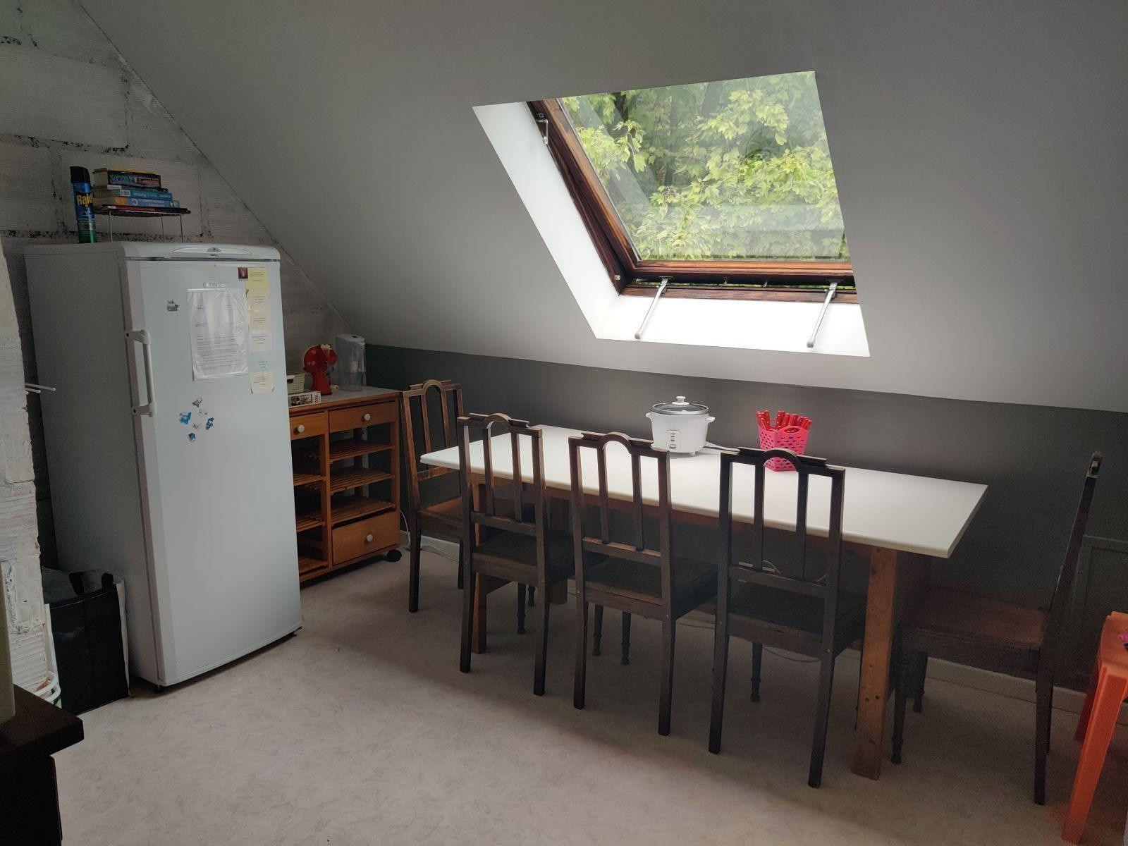 
                                                Colocation
                                                 Chambre à l'étage d'une maison jouxtant le parc