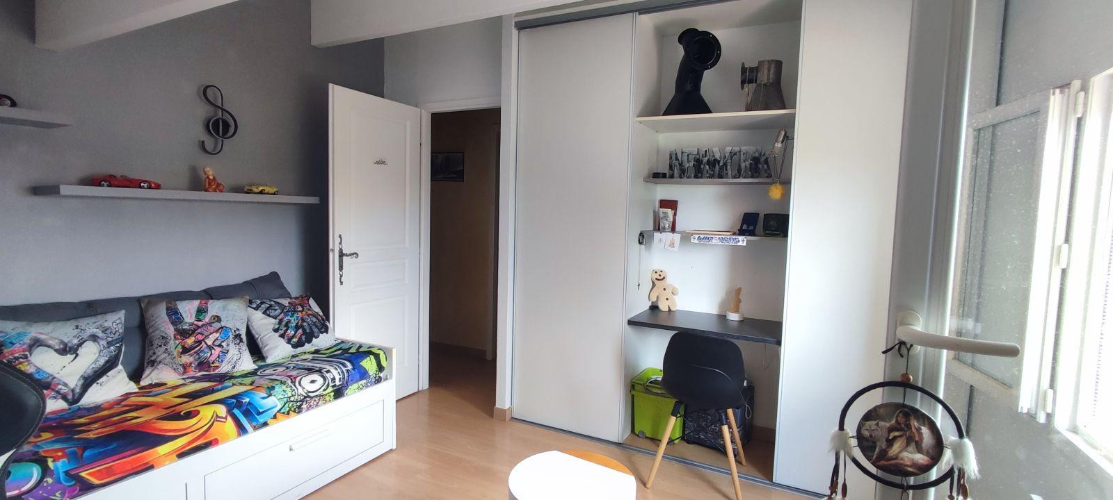 
                                                Colocation
                                                 Chambre à louer chez l'habitant dans une villa