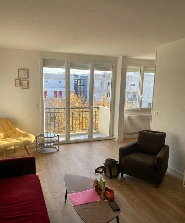 
                                                Colocation
                                                 Chambre à louer dans appartement 85m² rénové