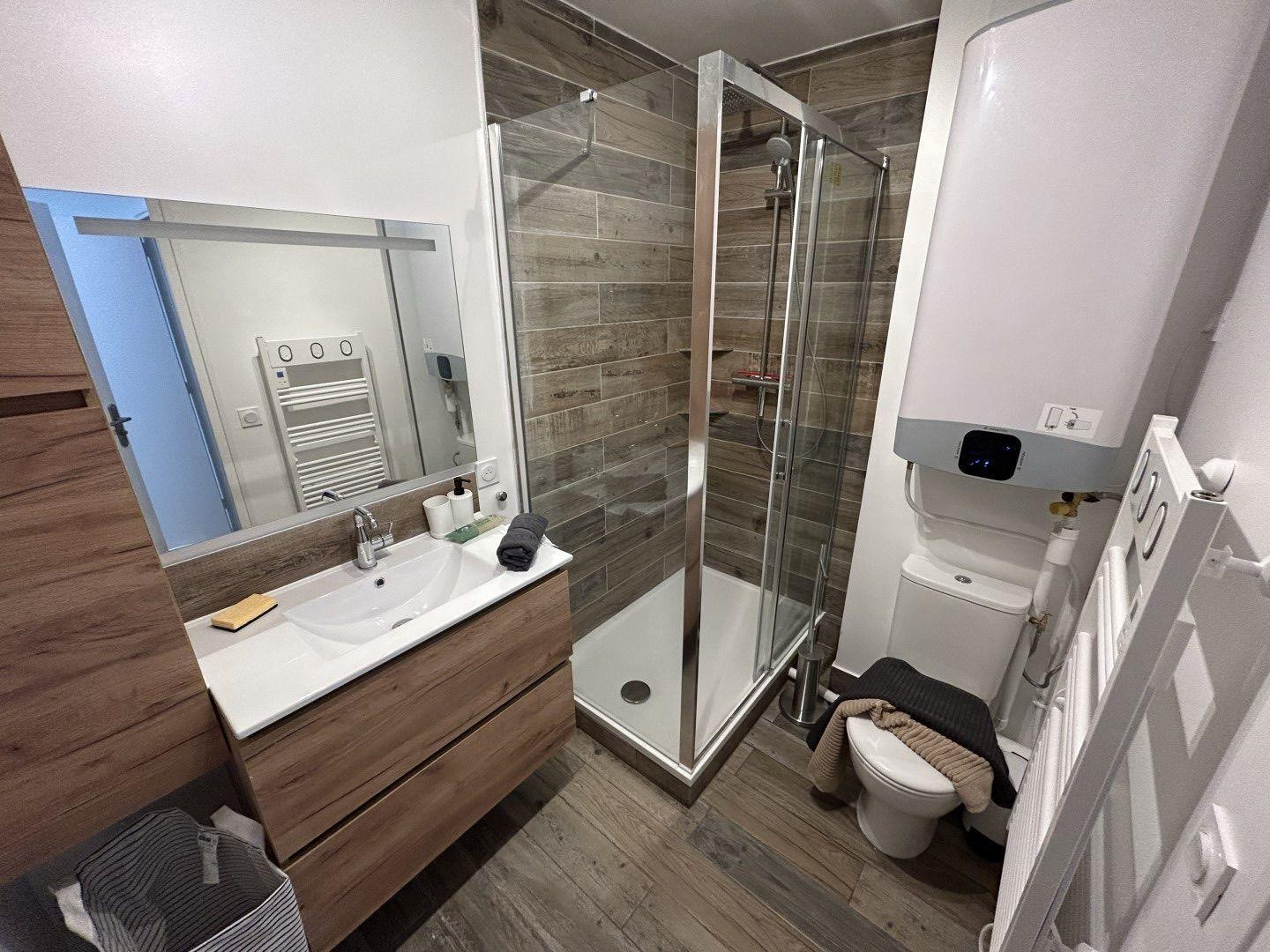 
                                                Colocation
                                                 Chambre à louer dans beau T4