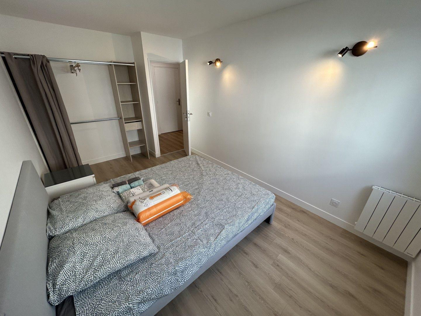 
                                                Colocation
                                                 Chambre à louer dans beau T4