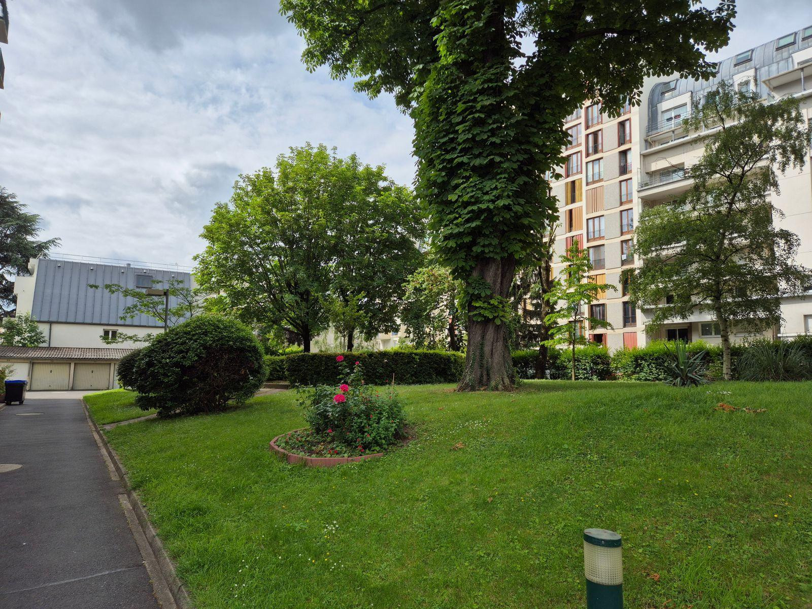 
                                                Colocation
                                                 Chambre à louer dans belle résidence