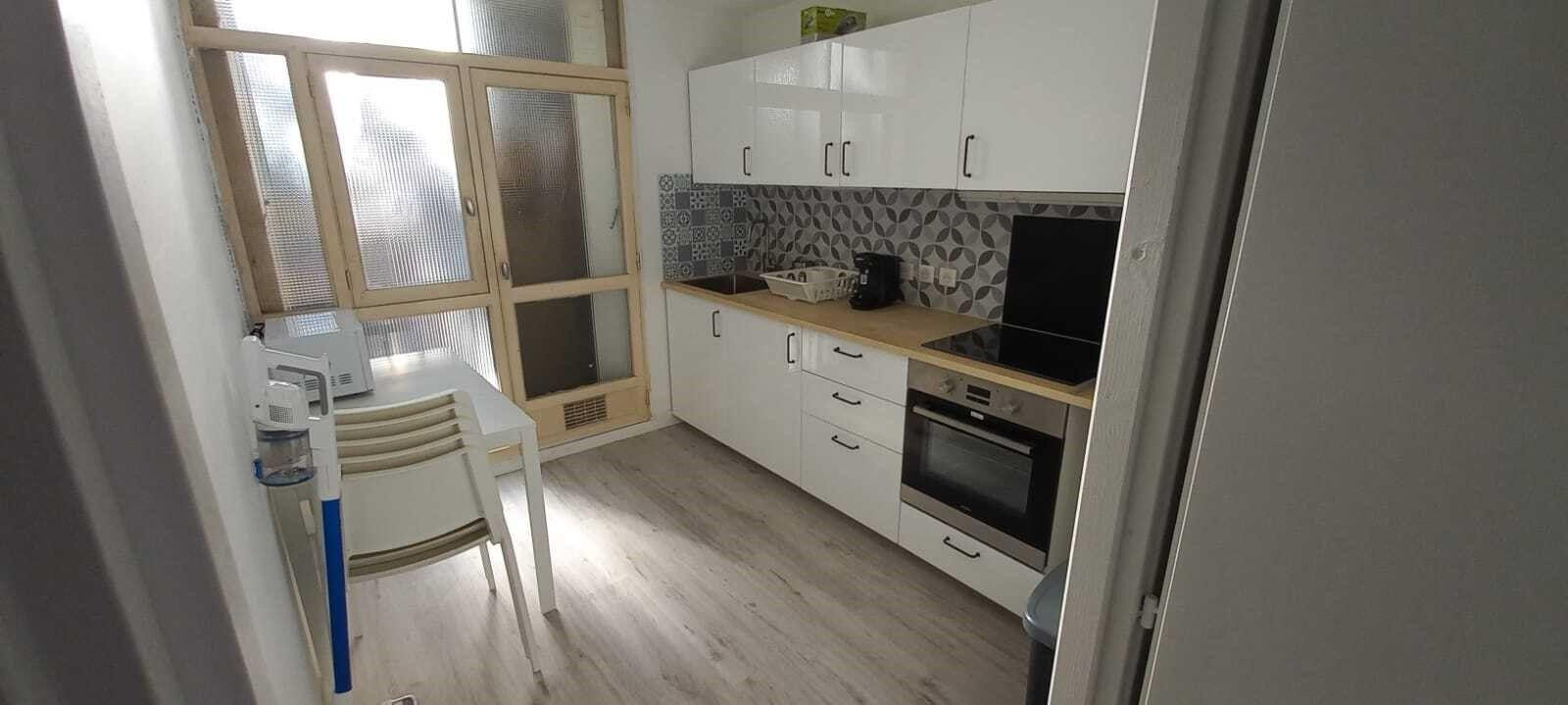
                                                Colocation
                                                 Chambre à louer dans grand appartement