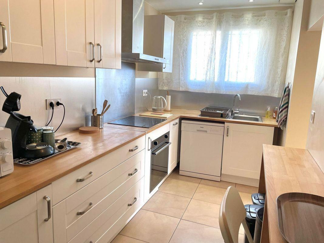 
                                                Location
                                                 Chambre à louer dans magnifique maison