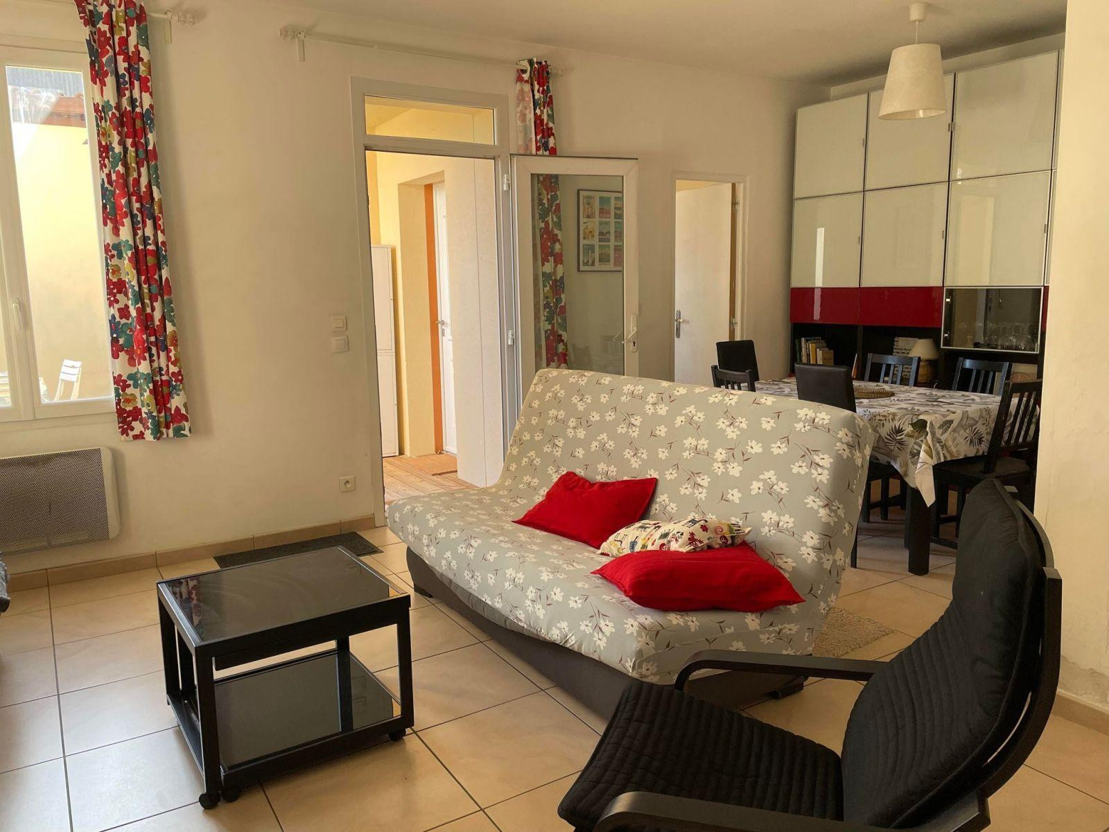 
                                                Location
                                                 Chambre à louer dans magnifique maison