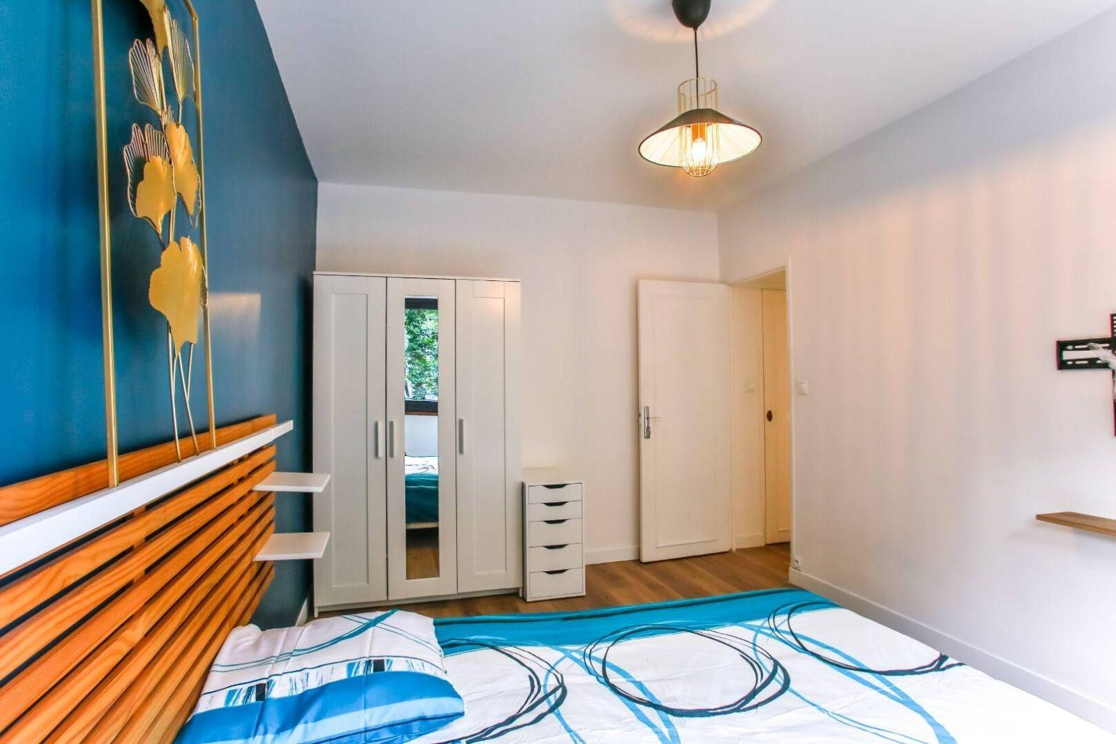 
                                                Colocation
                                                 Chambre avec parking, piscine, tennis, minigolf