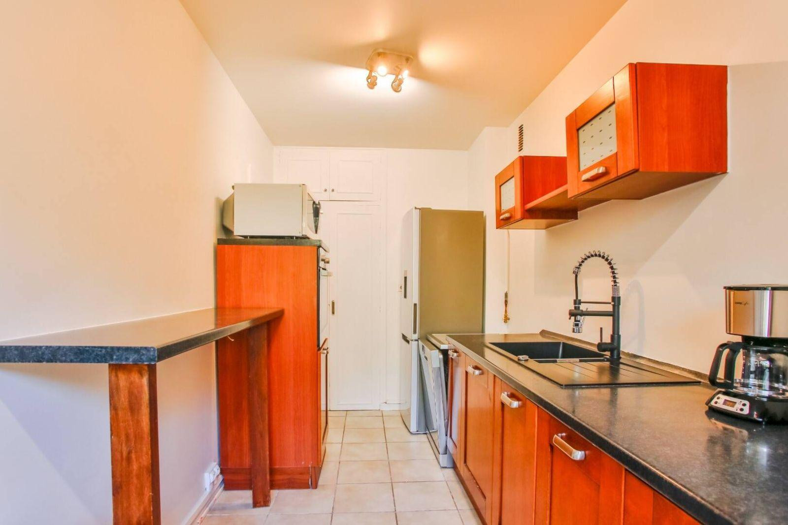 
                                                Colocation
                                                 Chambre avec parking, piscine, tennis, minigolf