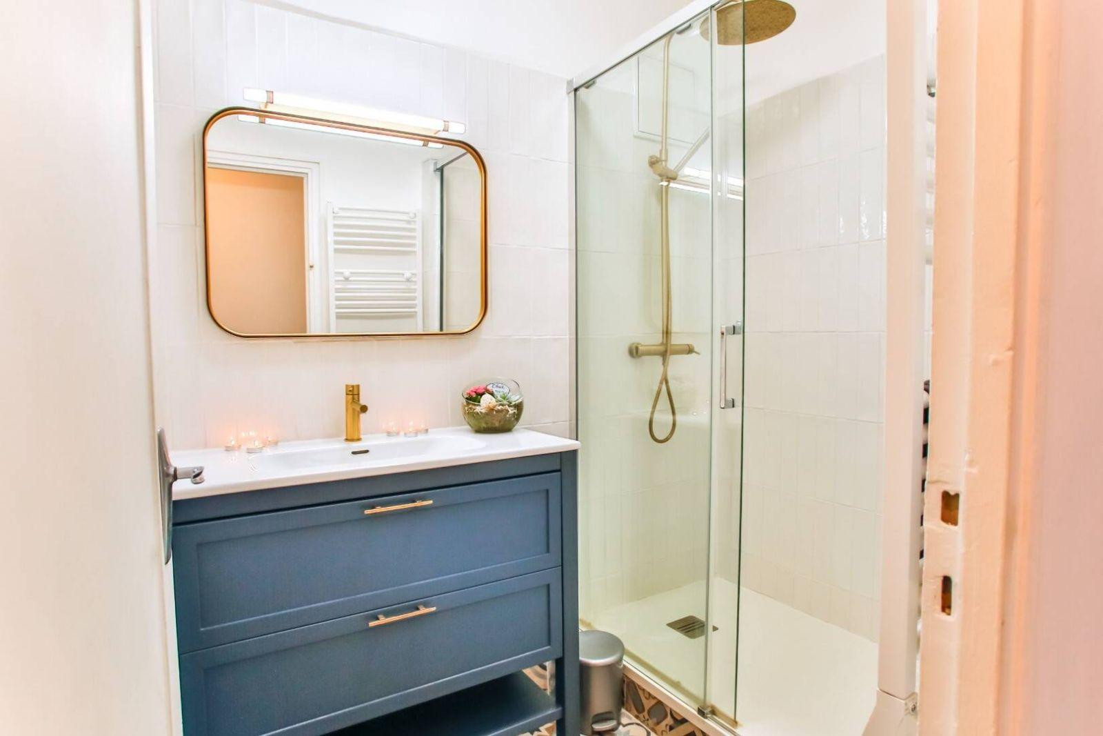 
                                                Colocation
                                                 Chambre avec parking, piscine, tennis, minigolf