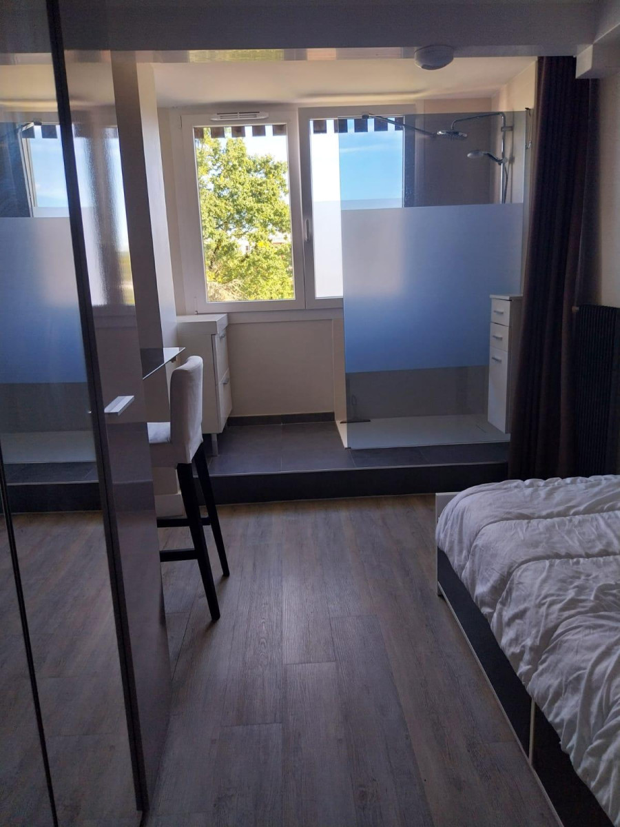 
                                                Location
                                                 Chambre avec sa salle de bain privative