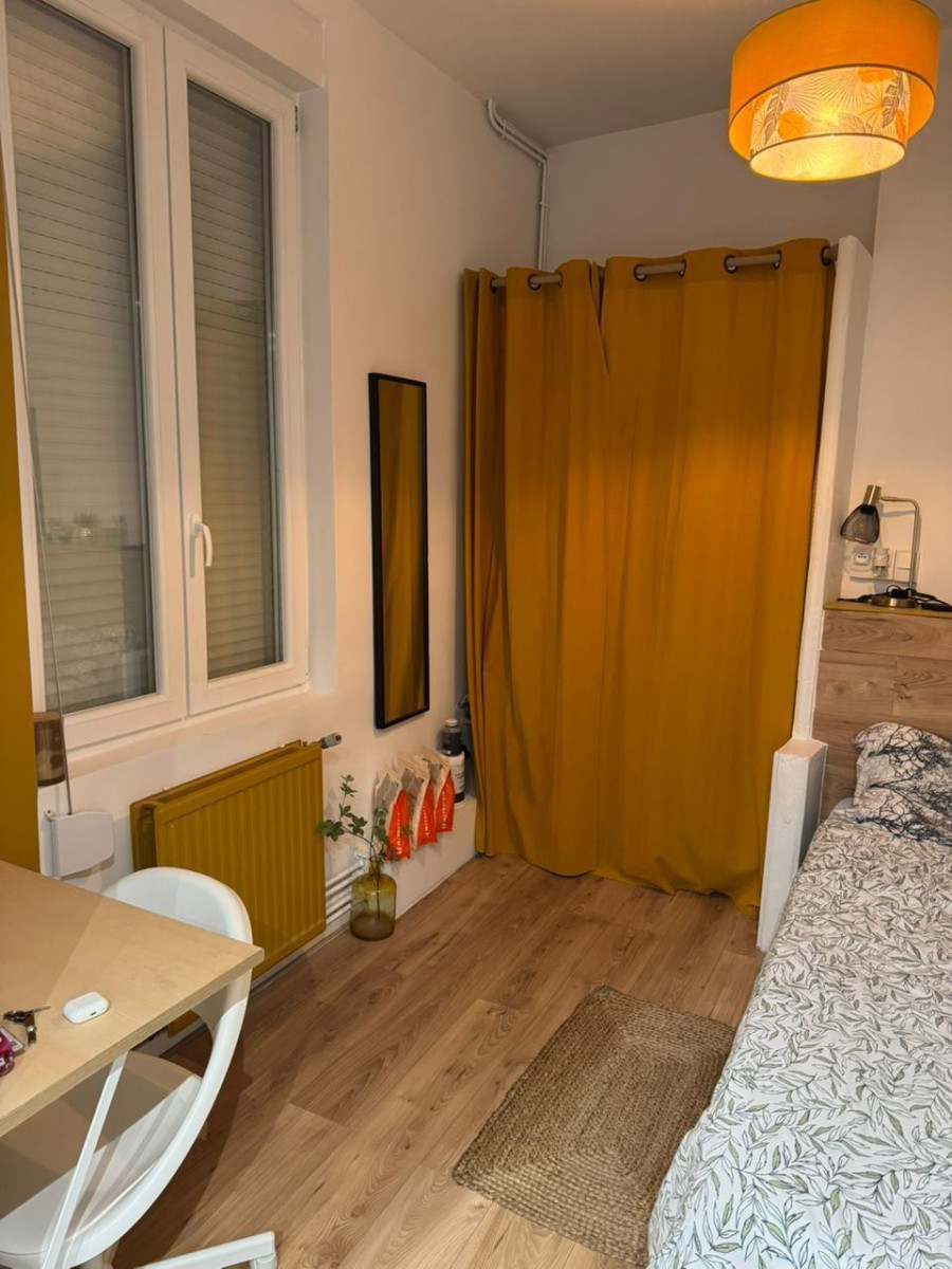 
                                                Colocation
                                                 Chambre avec salle de bain privative (baignoire)