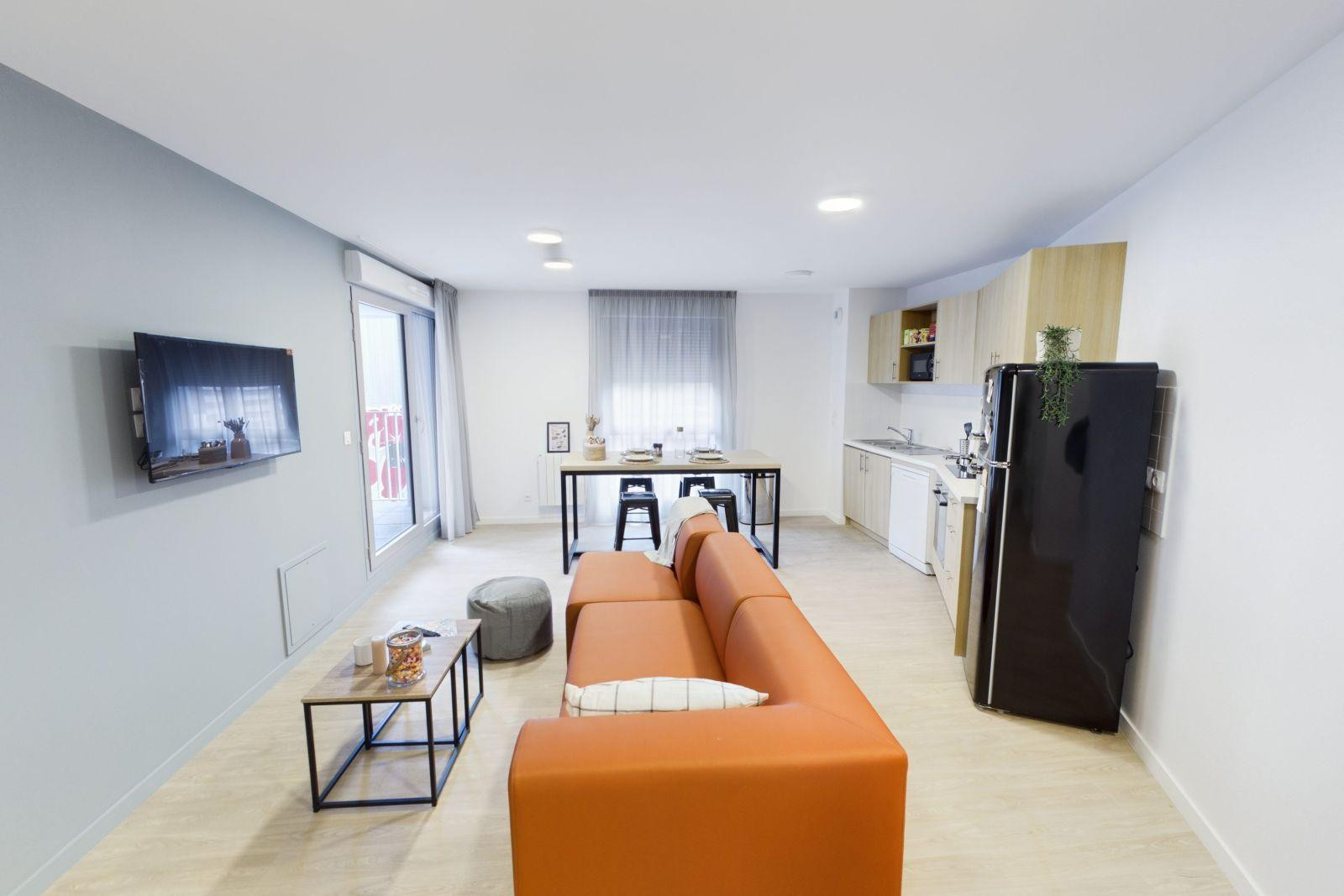 
                                                Colocation
                                                 Chambre avec salle d'eau privative en colocation