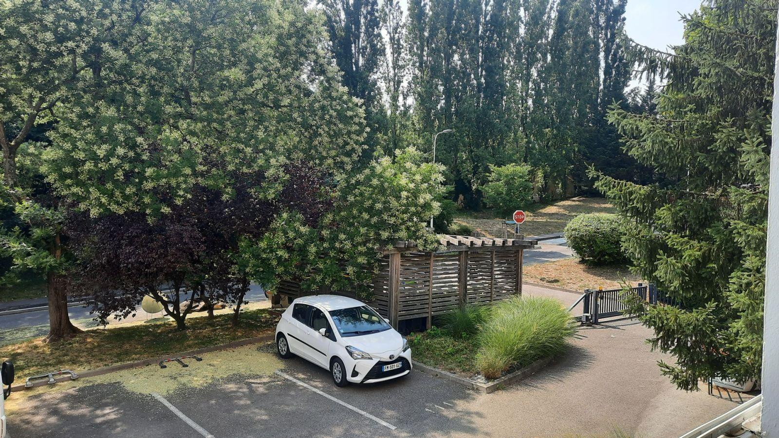 
                                                Colocation
                                                 Chambre chez l'habitant avec balcon sans vis à vis