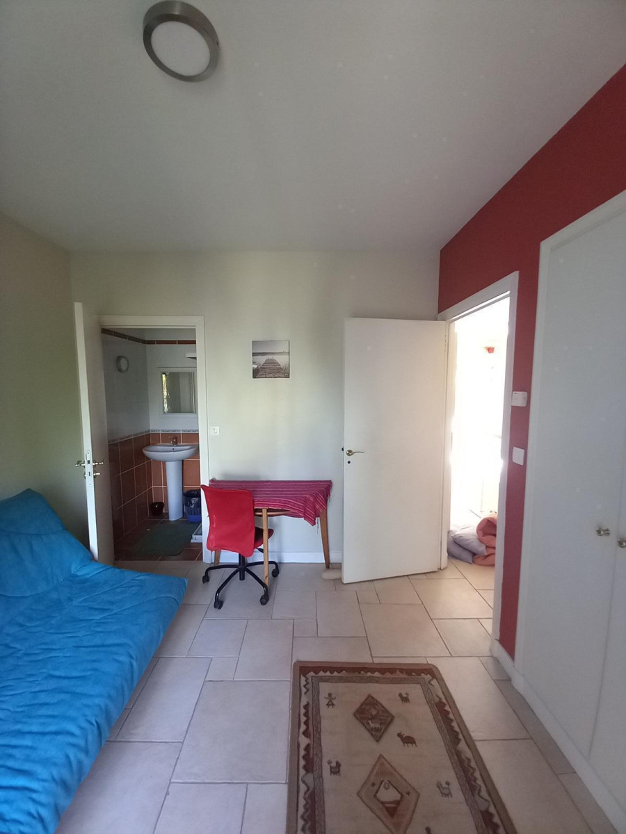 
                                                Colocation
                                                 CHAMBRE CHEZ L'HABITANT commune agréable et calme