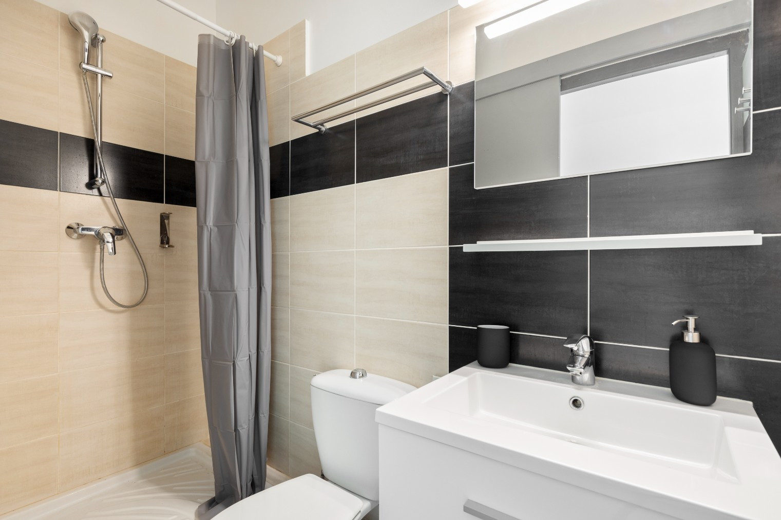 
                                                Colocation
                                                 CHAMBRE CLIMATISEE  COLIVING - Cagnes-sur-Mer 18