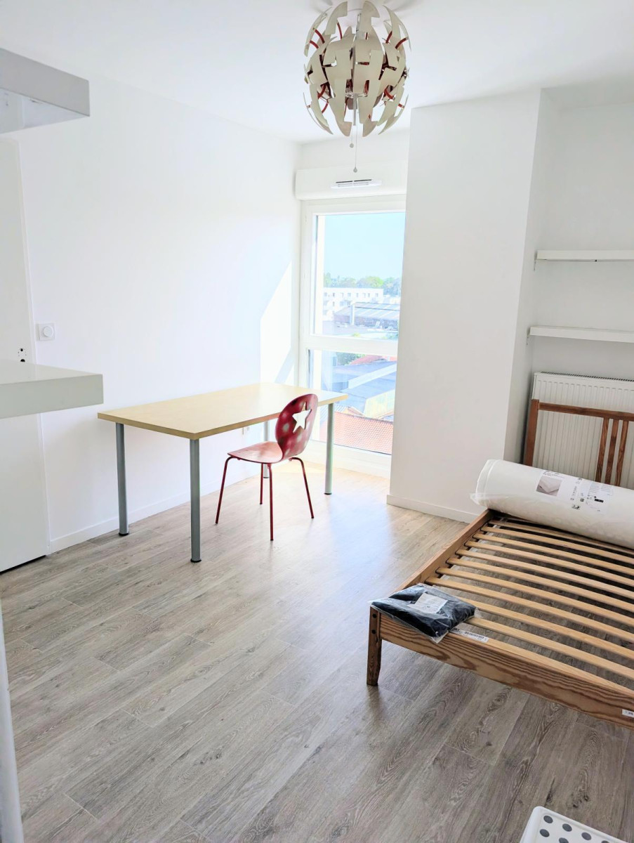 
                                                Colocation
                                                 Chambre colocation 450€ cc proche métro /facultés
