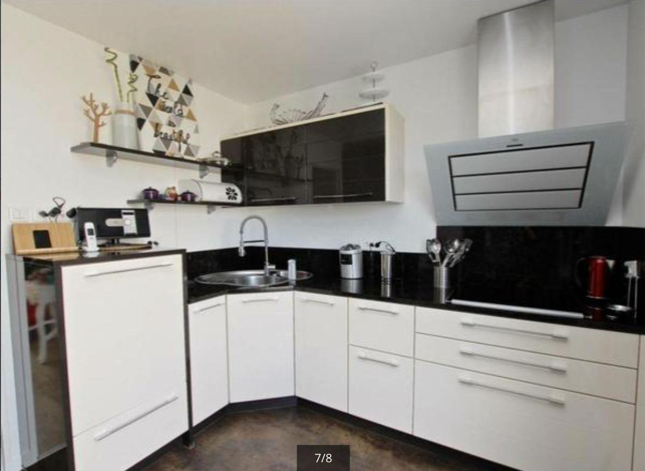 
                                                Location
                                                 Chambre cosy avec sa terrasse privative.