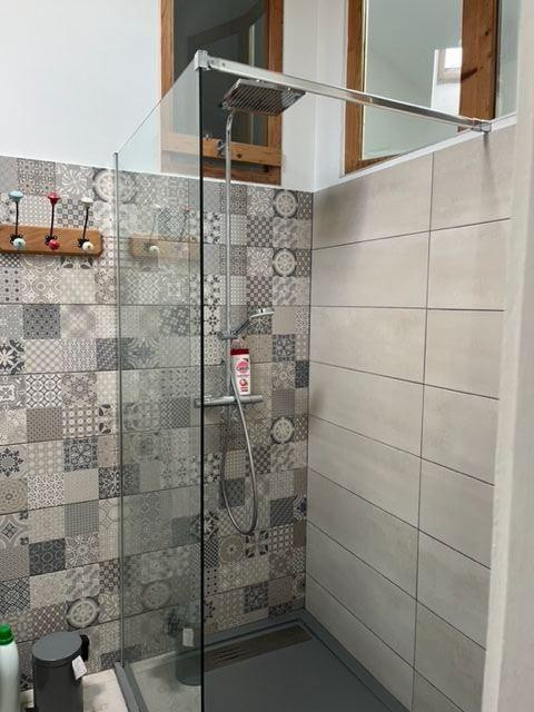 
                                                Colocation
                                                 Chambre cosy , proche métro et bus