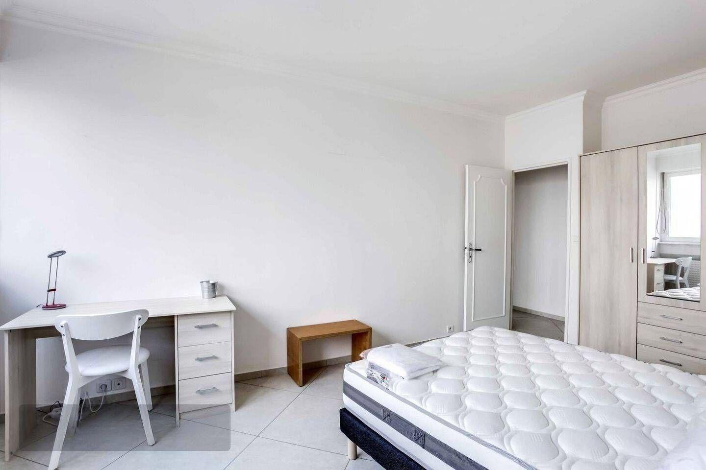 
                                                Colocation
                                                 Chambre dans 4 pièces 100m2 en colocation