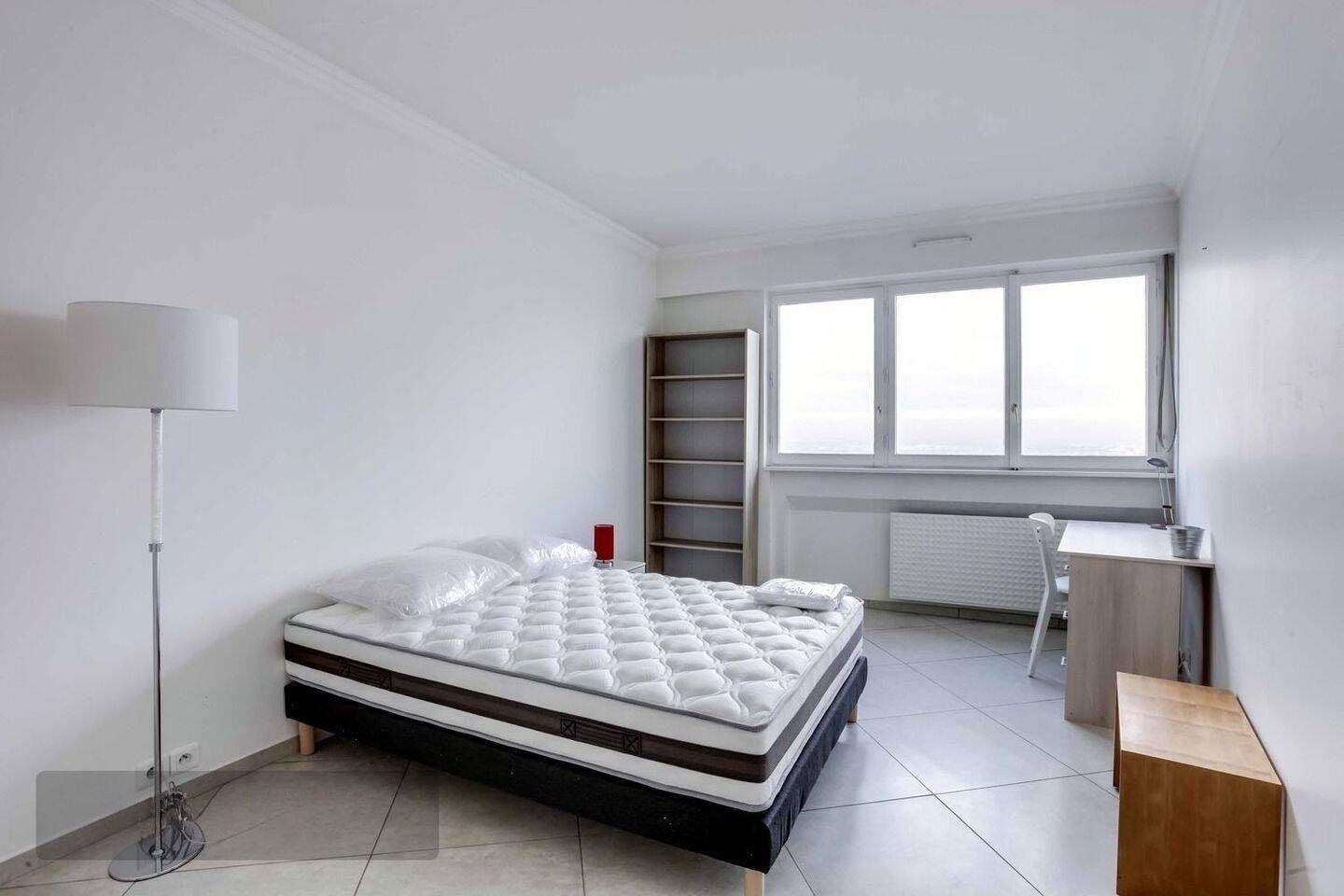 
                                                Colocation
                                                 Chambre dans 4 pièces 100m2 en colocation