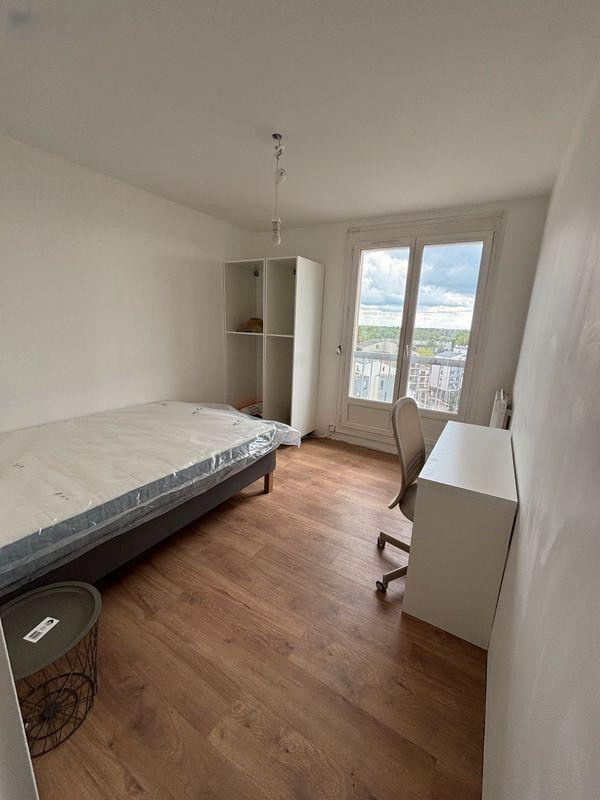 
                                                Colocation
                                                 Chambre dans appartement 4 pièces 75m²