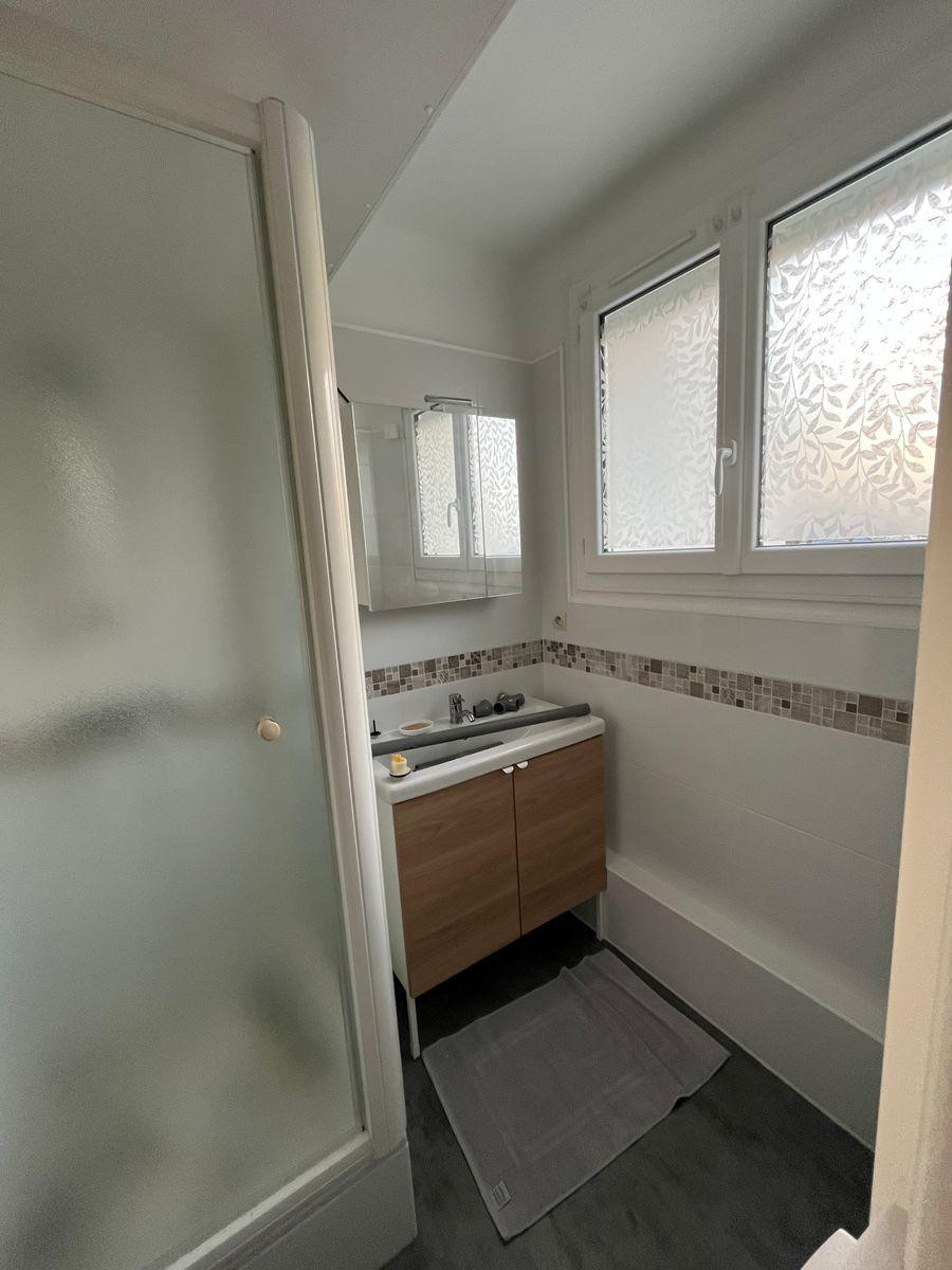 
                                                Colocation
                                                 Chambre dans appartement 62m2 rénové récemment